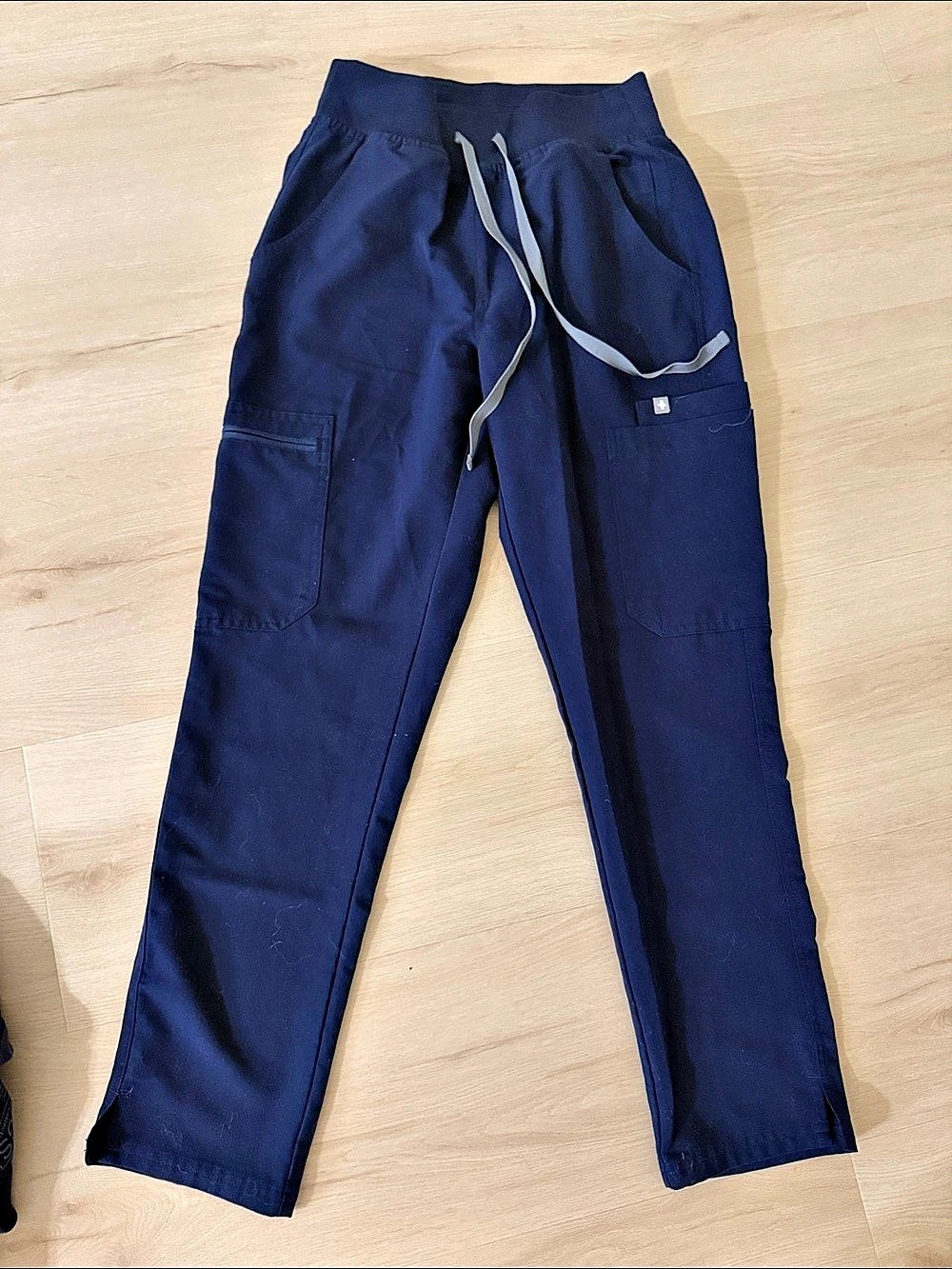 FIGS Technical Collection Straight Leg Pants in Navy Size XS Like New